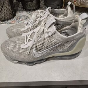 Nike women's 10 vapormax